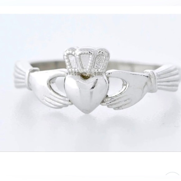Beautiful Dainty Silver 925 Claddagh Irish Wedding Ring.NWOT - Picture 5 of 5